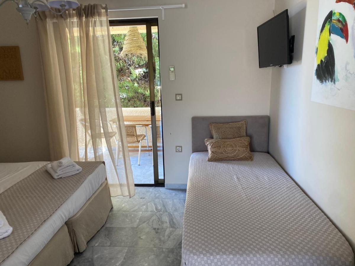 Aelia Houses Agia Marina  Exterior photo